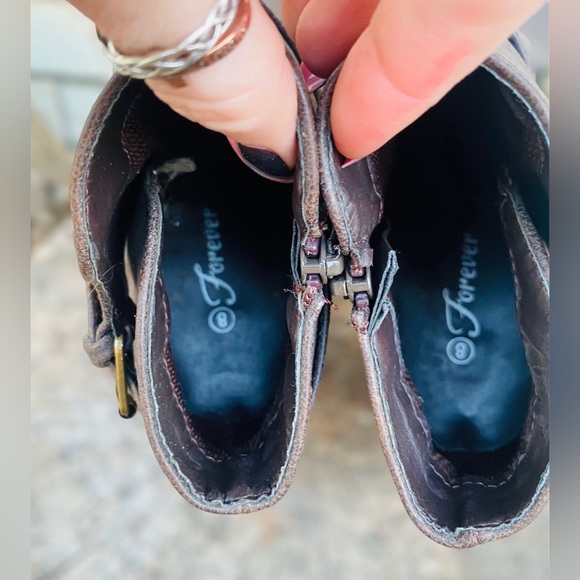 Forever Women’s Camila-64 Fashion Chunky Heel Buckled Strap Ankle Booties | Sz 8 - Picture 6 of 8